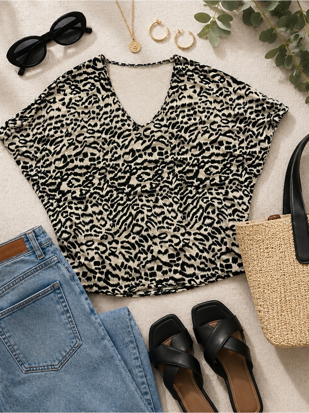 Express Leopard-Print V-Neck Crop Top - Black & Cream